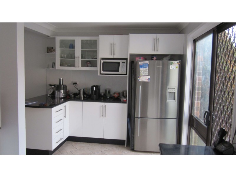 8/6 Jacquinot Pl, Glenfield NSW 2167