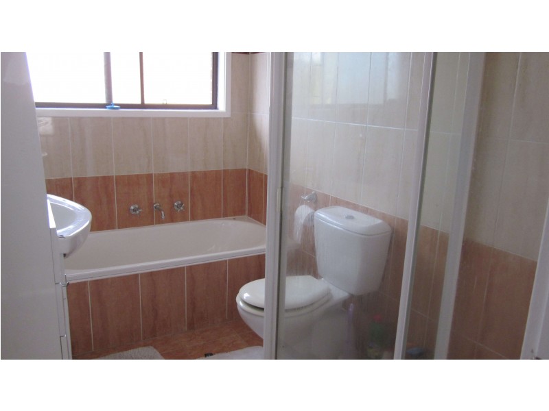 8/6 Jacquinot Pl, Glenfield NSW 2167