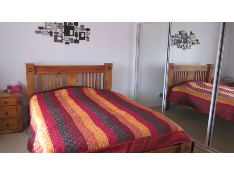 8/6 Jacquinot Pl, Glenfield NSW 2167