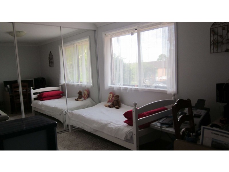 8/6 Jacquinot Pl, Glenfield NSW 2167