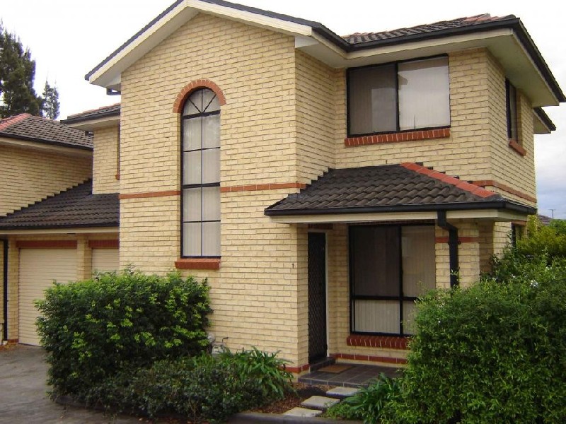 1 Burford Road, Minto NSW 2566