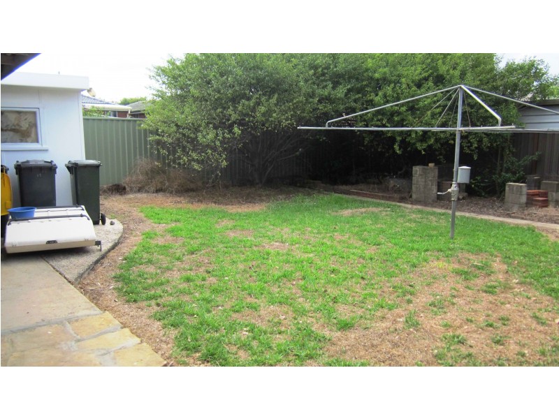 19 Harvey St, Macquarie Fields NSW 2564