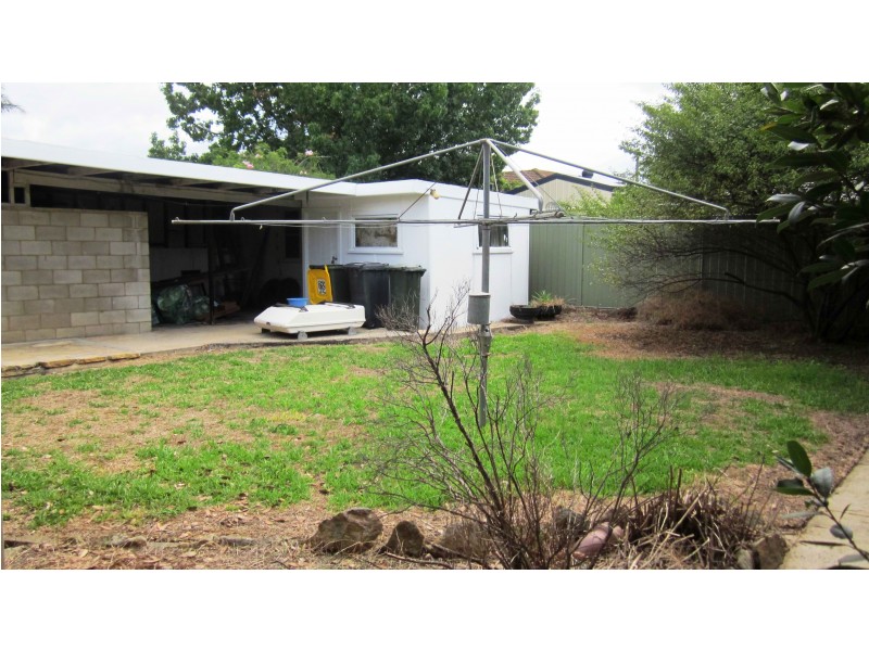 19 Harvey St, Macquarie Fields NSW 2564