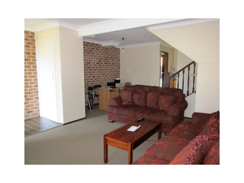 4/15 Hosking Cres, Glenfield NSW 2167