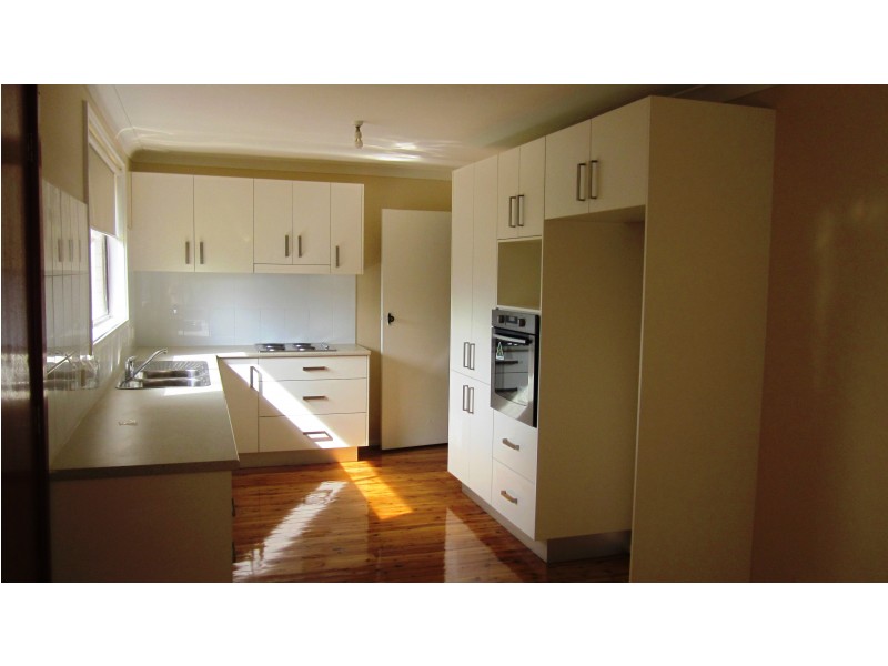 9 Motu Pl, Glenfield NSW 2167