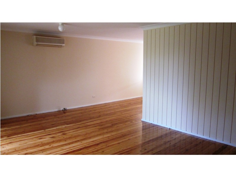 9 Motu Pl, Glenfield NSW 2167