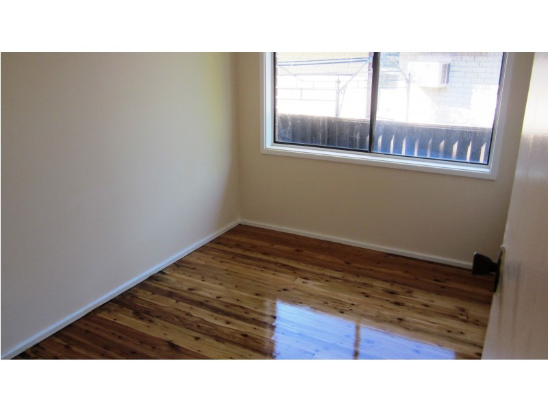 9 Motu Pl, Glenfield NSW 2167