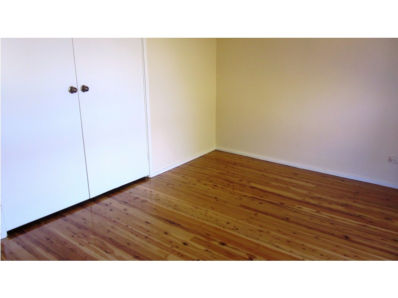 9 Motu Pl, Glenfield NSW 2167