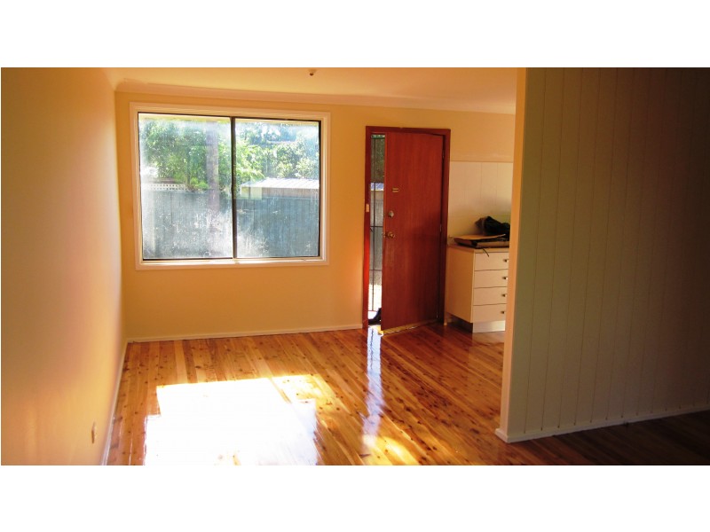 9 Motu Pl, Glenfield NSW 2167