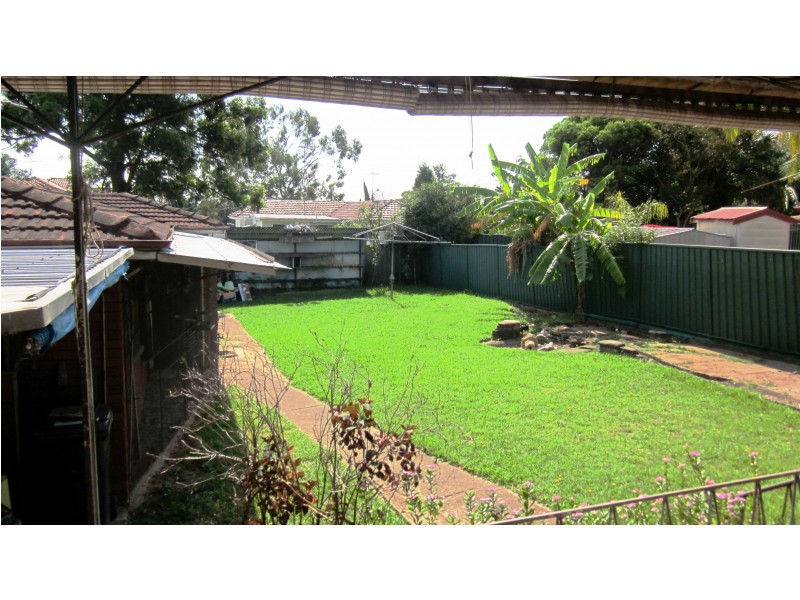 18 English St, Glenfield NSW 2167
