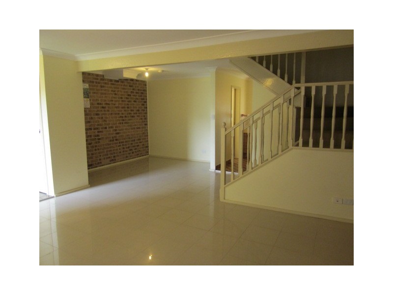 5/15 Hosking Cres, Glenfield NSW 2167
