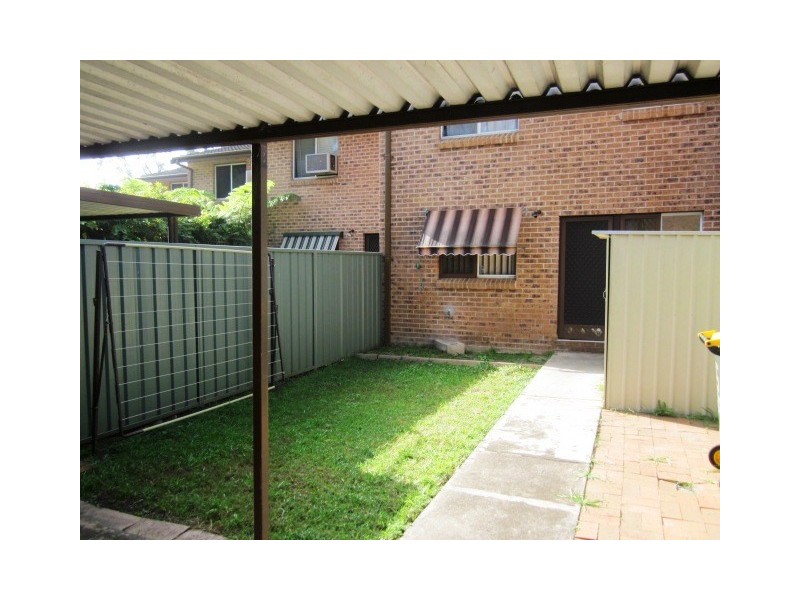 5/15 Hosking Cres, Glenfield NSW 2167