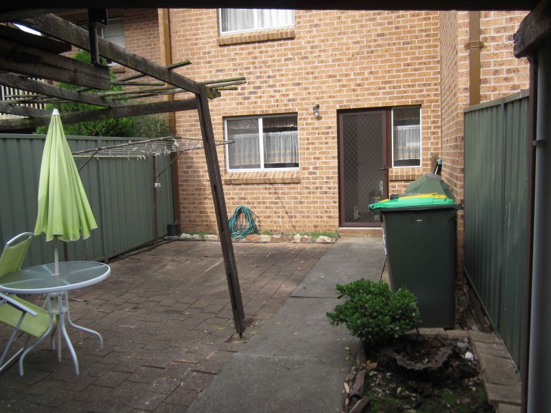 10/18 Belmont Rd, Glenfield NSW 2167
