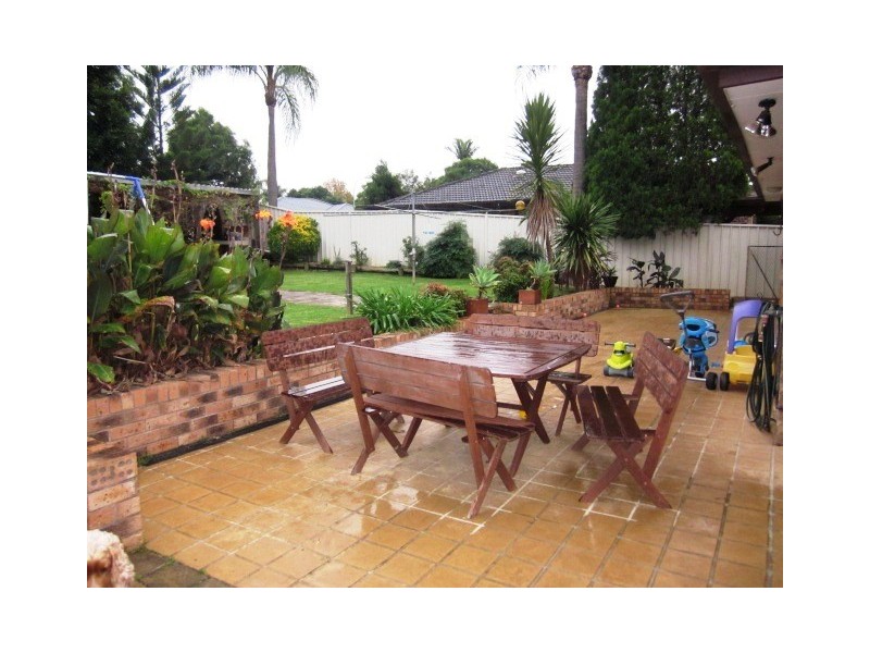 53 Trobriand Cres, Glenfield NSW 2167