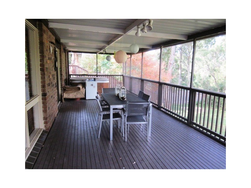 49 Woodlark Pl, Glenfield NSW 2167