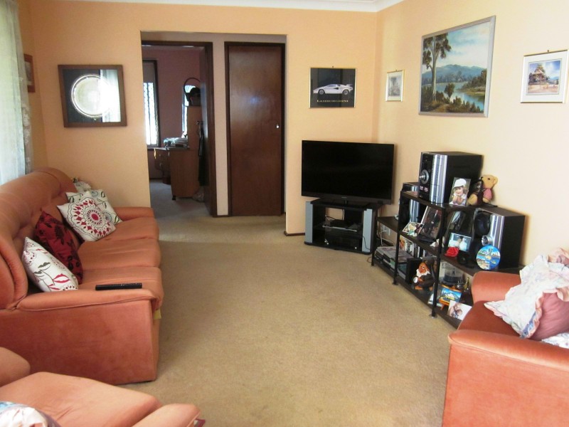 2 Fuchsia Cres, Macquarie Fields NSW 2564