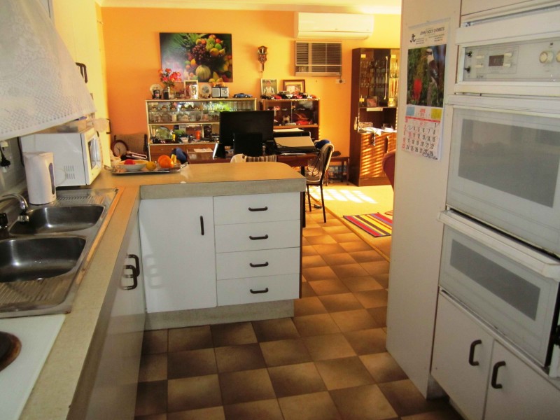 2 Fuchsia Cres, Macquarie Fields NSW 2564