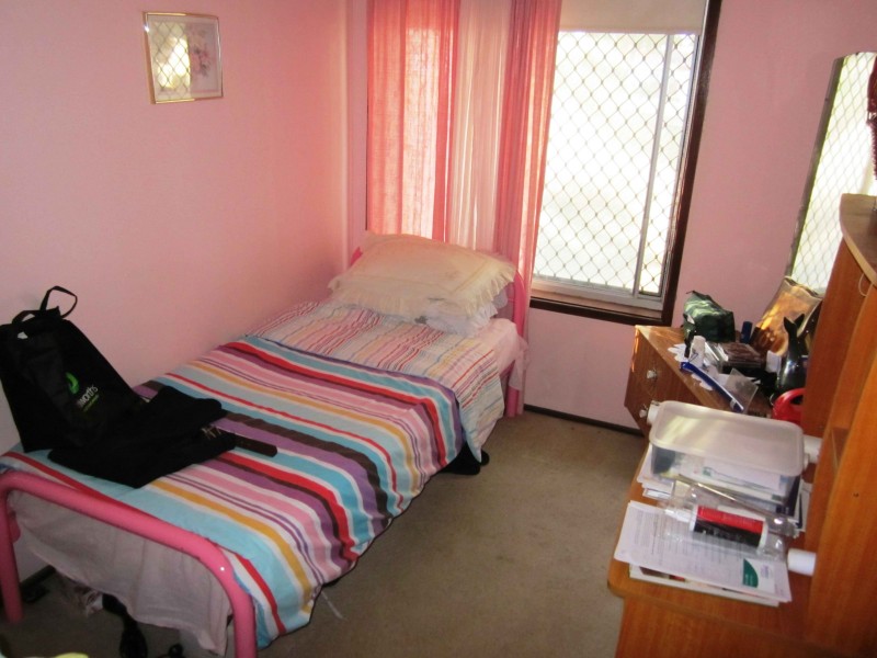 2 Fuchsia Cres, Macquarie Fields NSW 2564