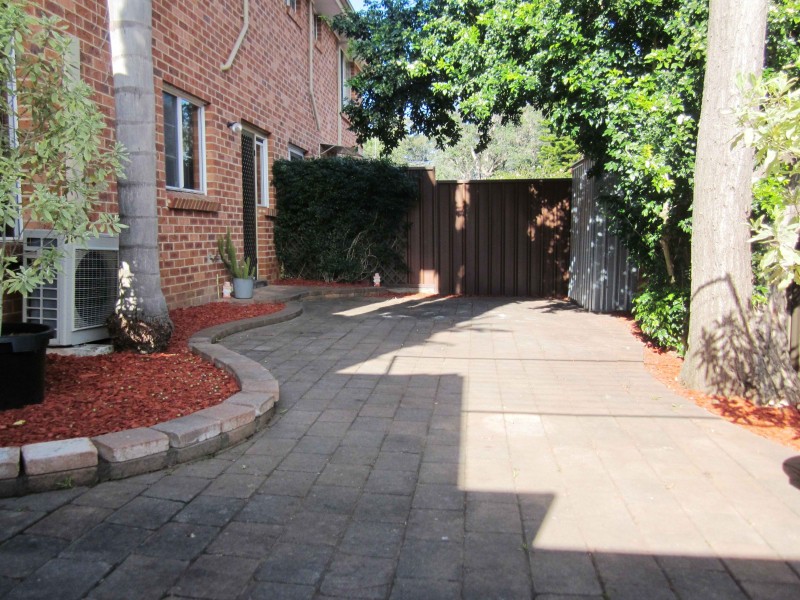 31/212 Harrow Rd, Glenfield NSW 2167