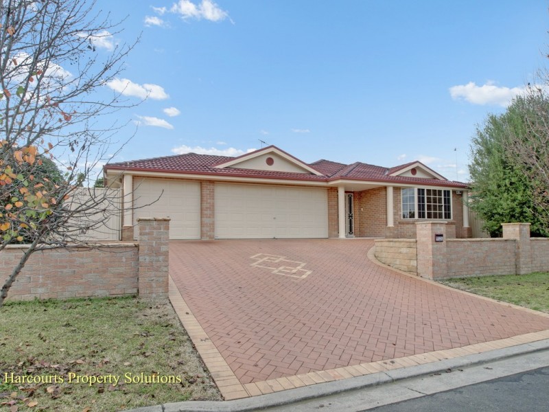 26 Woodlark Pl, Glenfield NSW 2167