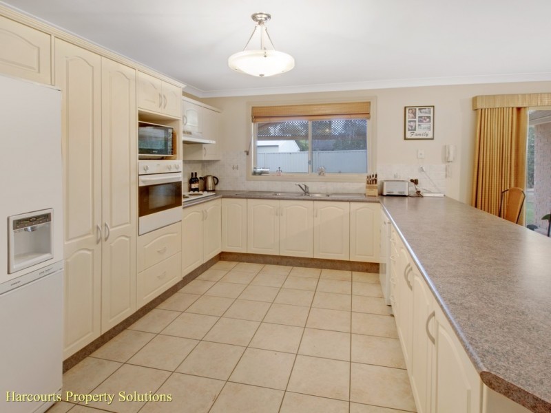 26 Woodlark Pl, Glenfield NSW 2167