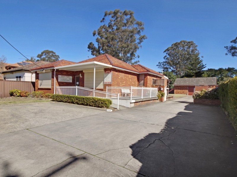 5 Hosking Cres, Glenfield NSW 2167