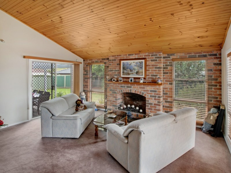 19 Adam Pl, Macquarie Fields NSW 2564