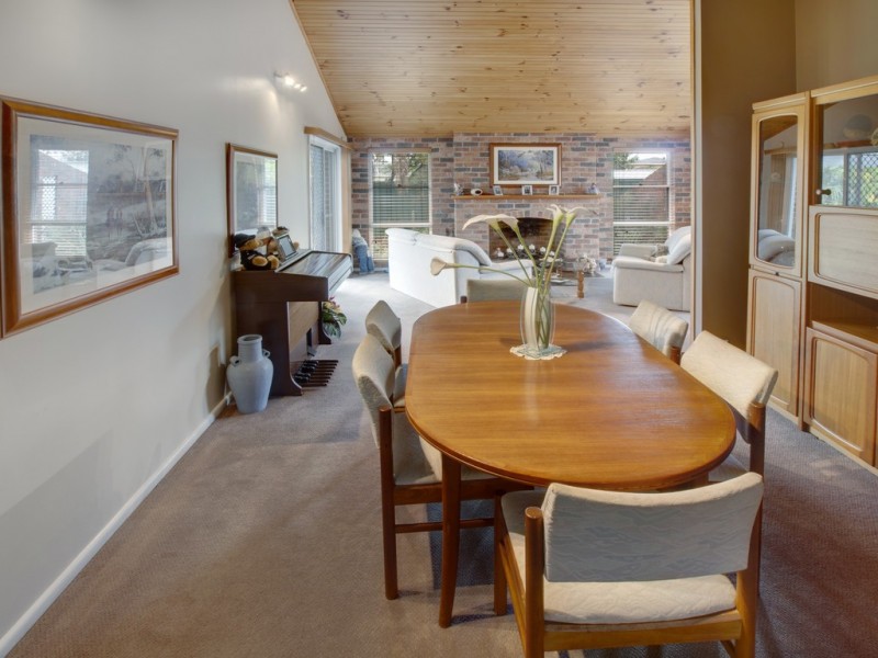 19 Adam Pl, Macquarie Fields NSW 2564