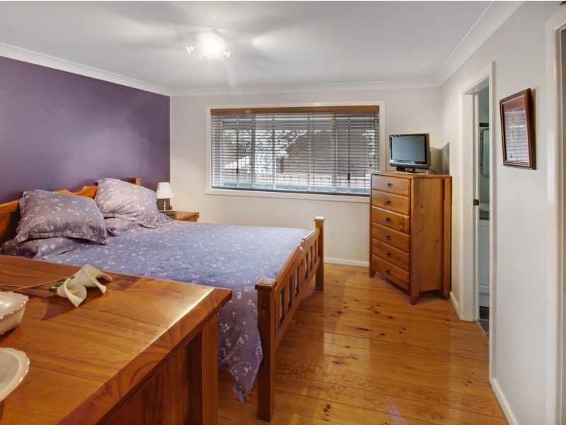 19 Adam Pl, Macquarie Fields NSW 2564