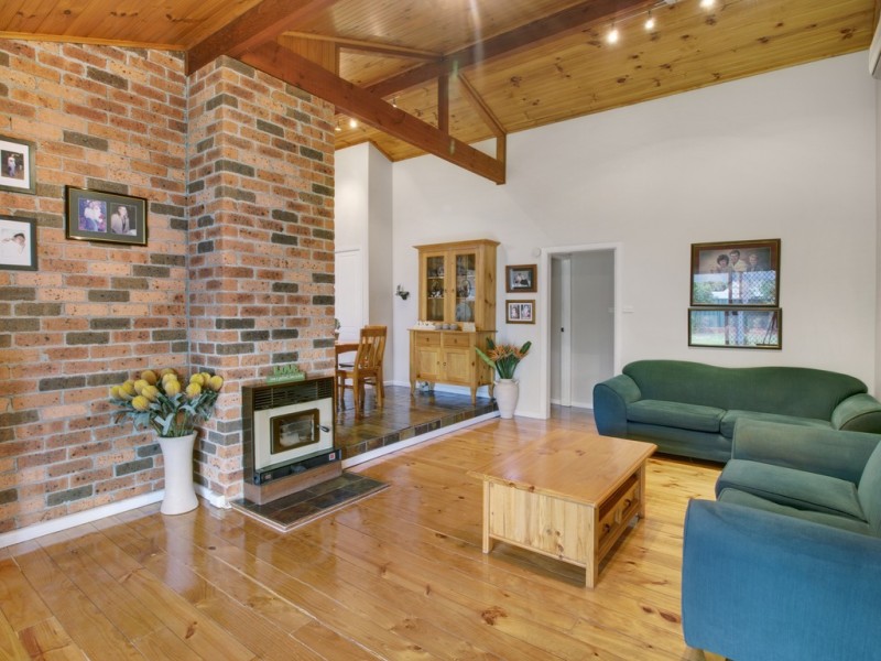 19 Adam Pl, Macquarie Fields NSW 2564