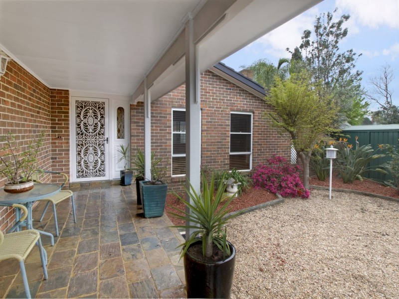 19 Adam Pl, Macquarie Fields NSW 2564