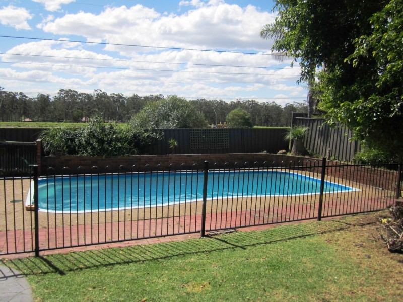 22 Fergusson St, Glenfield NSW 2167
