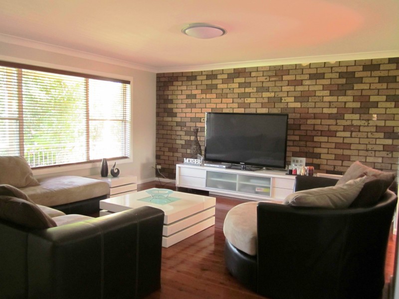 22 Fergusson St, Glenfield NSW 2167