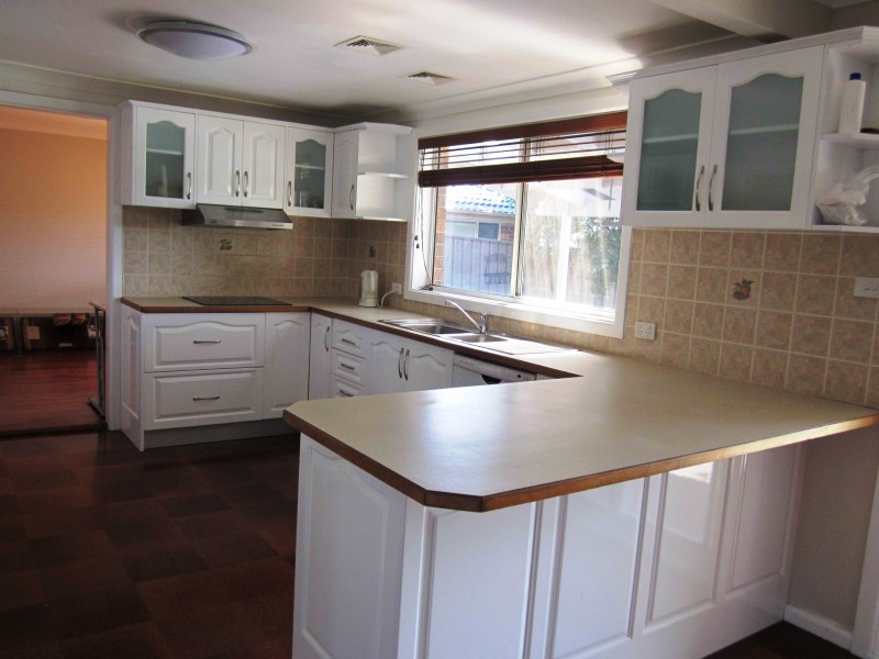 22 Fergusson St, Glenfield NSW 2167