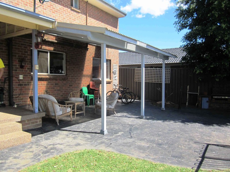 22 Fergusson St, Glenfield NSW 2167