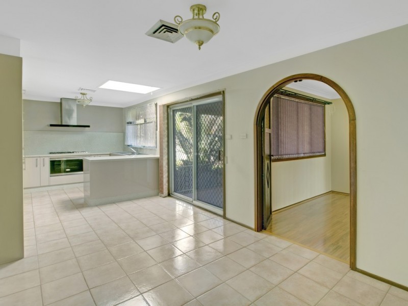3 Moresby Ave, Glenfield NSW 2167