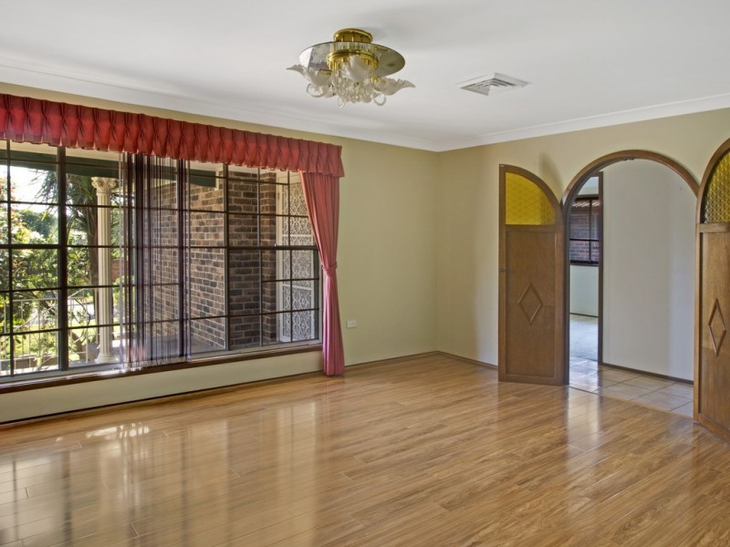 3 Moresby Ave, Glenfield NSW 2167