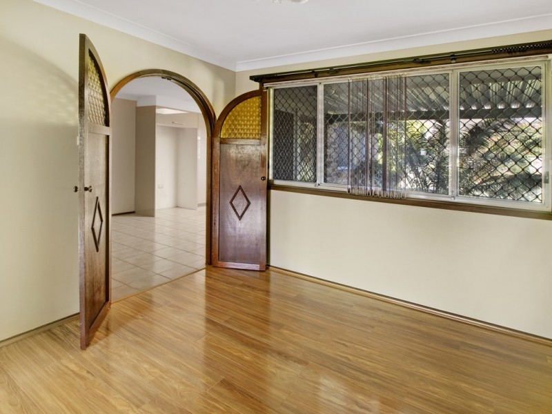 3 Moresby Ave, Glenfield NSW 2167