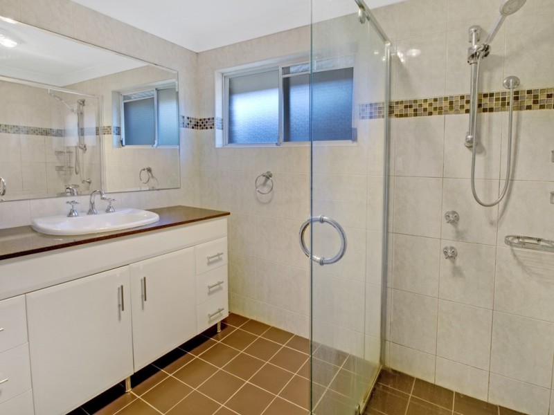 3 Moresby Ave, Glenfield NSW 2167