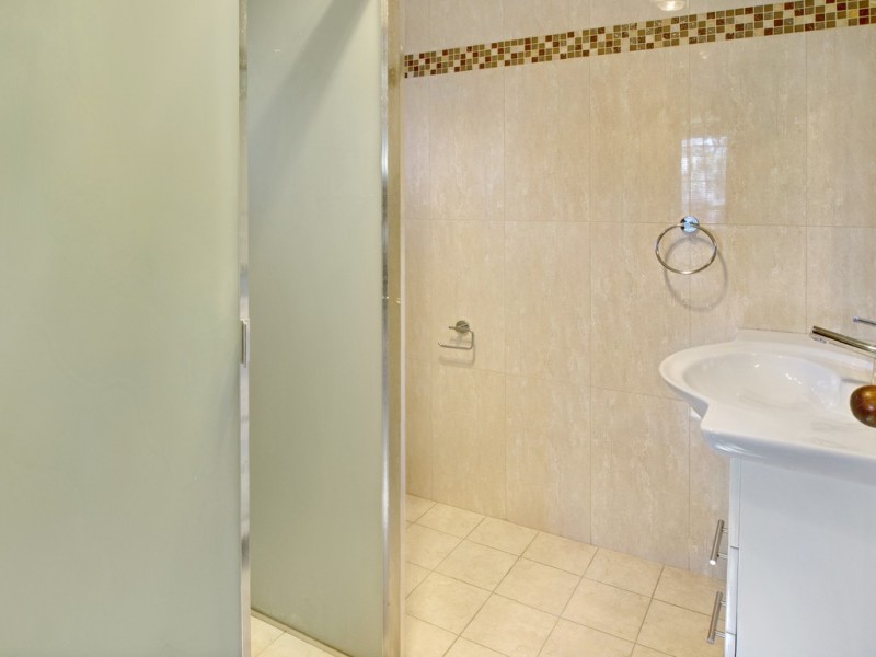 3 Moresby Ave, Glenfield NSW 2167