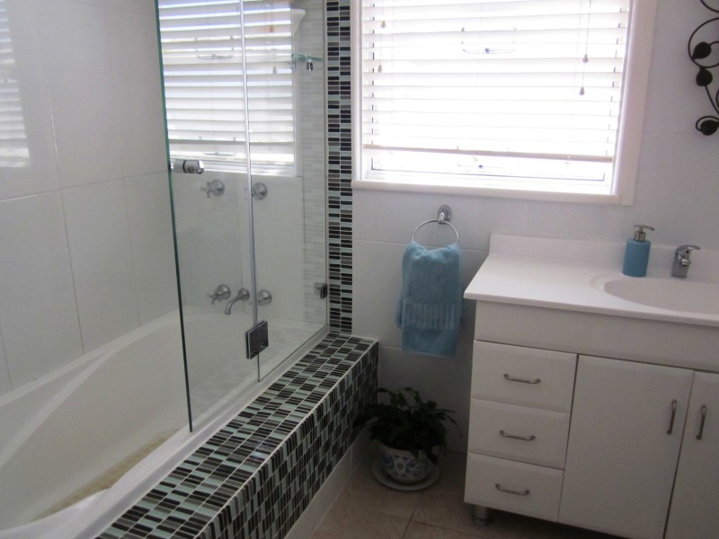 8 Clarence St, Macquarie Fields NSW 2564
