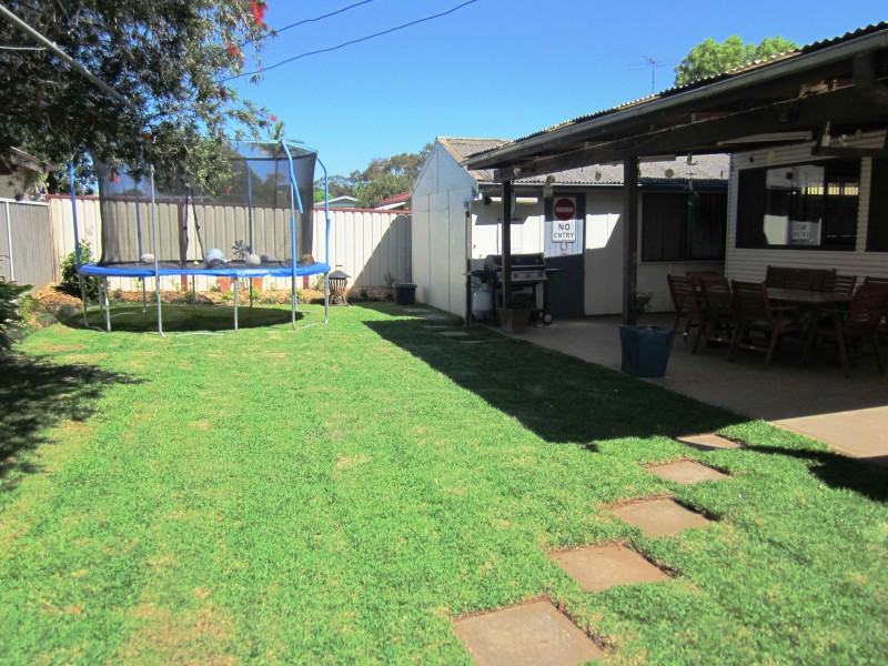 8 Clarence St, Macquarie Fields NSW 2564