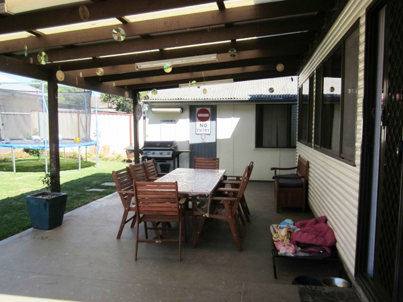8 Clarence St, Macquarie Fields NSW 2564