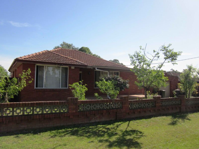 6 Waterloo Pl, Glenfield NSW 2167