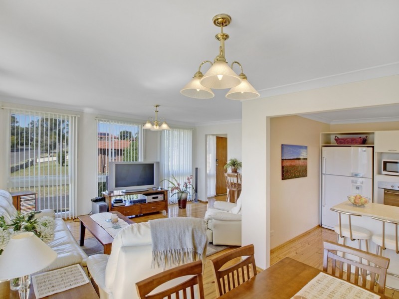2 Gona Pl, Glenfield NSW 2167
