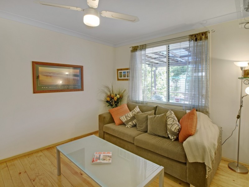 2 Gona Pl, Glenfield NSW 2167