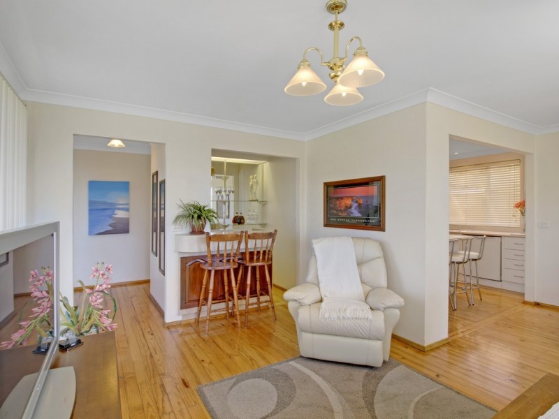 2 Gona Pl, Glenfield NSW 2167