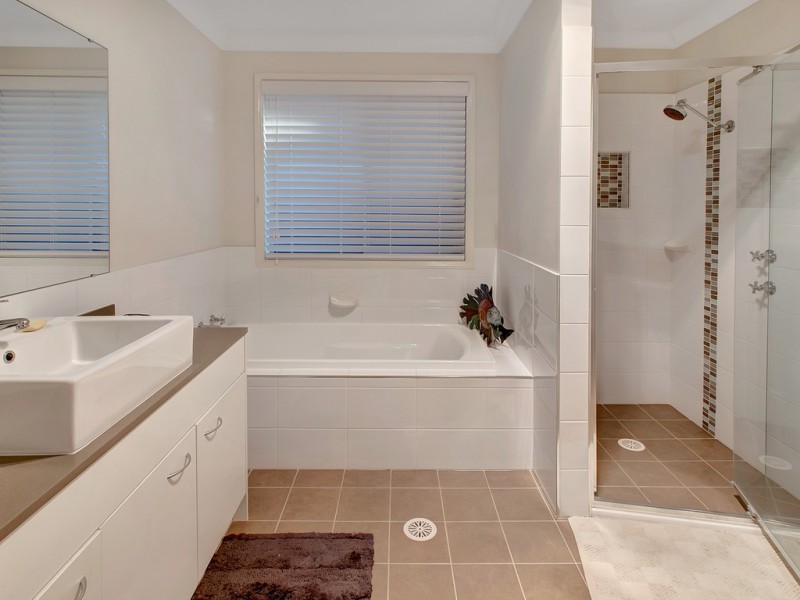 12 Ingleburn Gardens Dr, Ingleburn NSW 2565