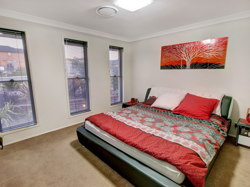 12 Ingleburn Gardens Dr, Ingleburn NSW 2565