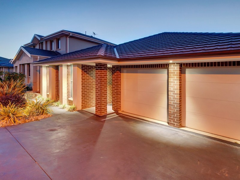 12 Ingleburn Gardens Dr, Ingleburn NSW 2565